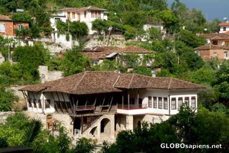 Postcard Berat (AL) - traditional house at the Mangalemi