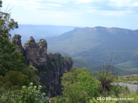 Postcard Three Sisters and the Blue Mountains