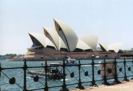 Postcard the 1000000.... pic. of the opera house