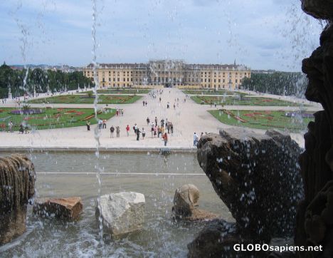 Postcard Schönbrunn Palace, through the beautiful fountains