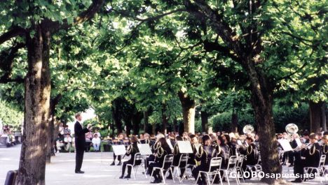 Postcard concert in the park