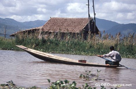 Postcard Inle Lake, Boat in front of an old House