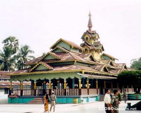 Postcard Pavilion at Shwemawdaw Pagoda in Bago