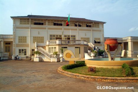 Postcard Porto-Novo - the National Assembly of Benin