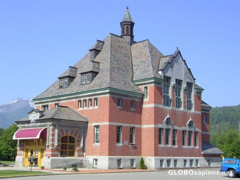 Postcard Fernie's courthouse