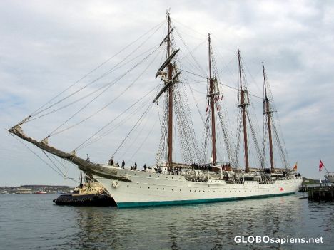 Postcard Topsail schooner Juan Sebastiàn de Elcano (Spain)