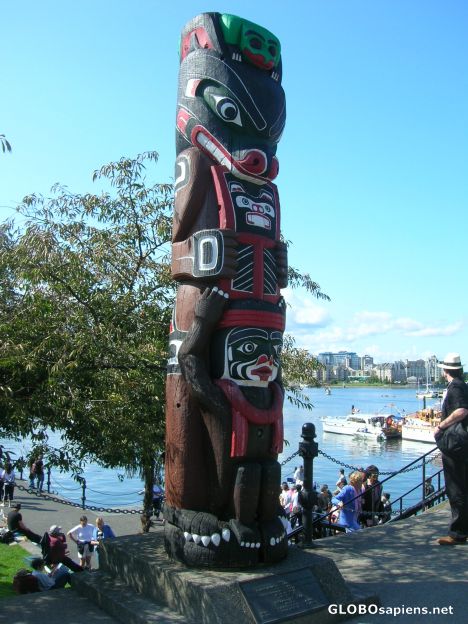 Postcard Totem in Vancouver island
