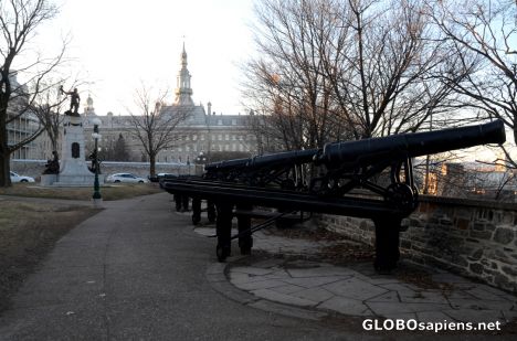 Postcard Quebec City (CA,QC) - cannons and university