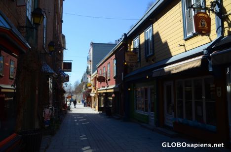 Postcard Quebec CIty (CA,QC) - Lower Old Town -shaded alley