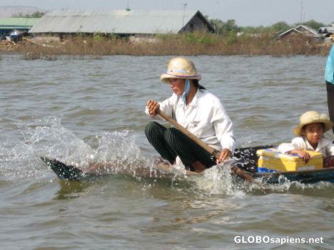 Postcard Tonle Sap Lake - Cambodian Lady Peddling Fast