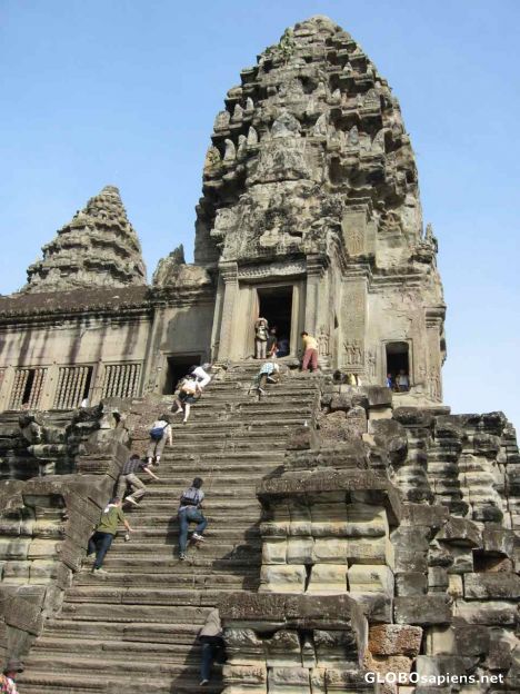 Postcard The Angkor Wat - Climbing the Temple Complex