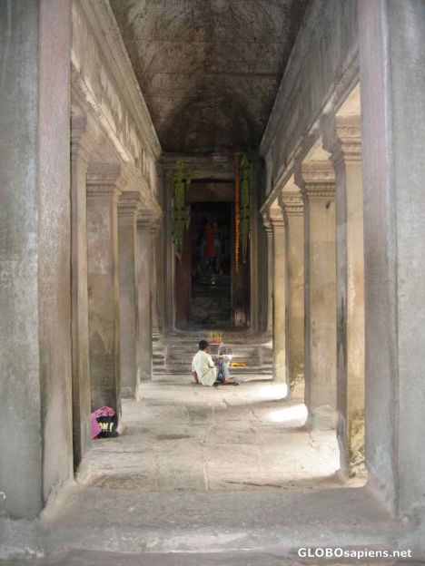 Postcard The Angkor Wat - Pillars to the Shrine