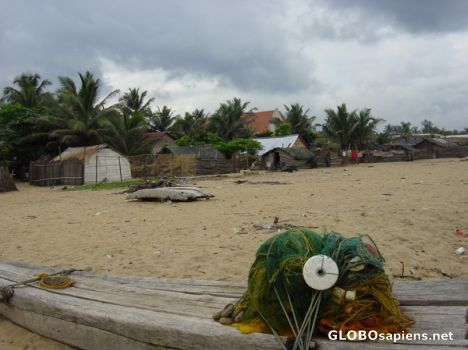 Postcard Negombo's scruffy beach