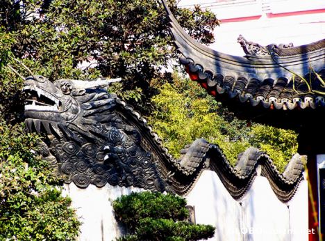 Postcard Dragon Wall surrounding the Yuyuan Gardens