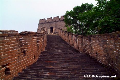 Postcard Mutianyu (CN) - Great Wall of China - up, up, up