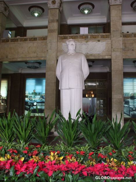 Postcard Statue of Chairman Mao