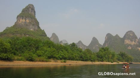 Postcard cruising on Li River 4