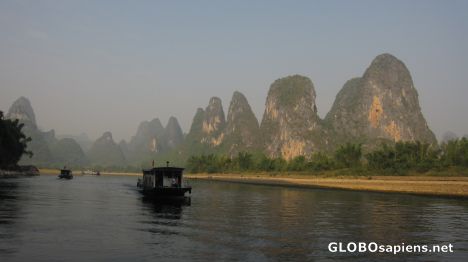 Postcard cruising on Li River 5