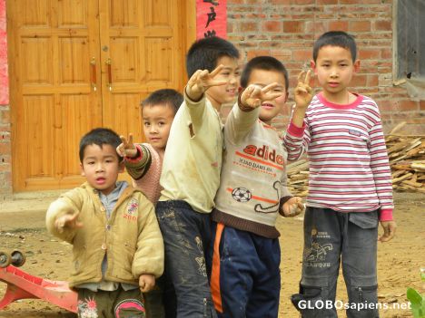 Postcard happy children of the village, around yangsho