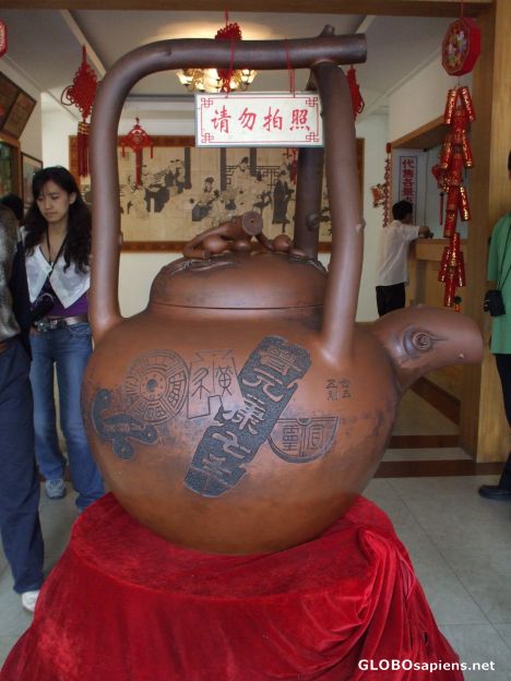 Postcard Giant Teapot