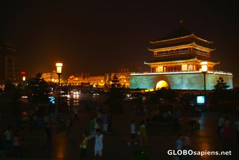 Postcard Xi'an (CN) - the Bell Tower by night - 2