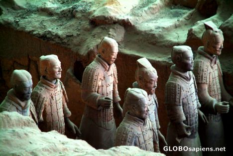 Postcard Lintong (CN) - Terracotta Army - colorful officers