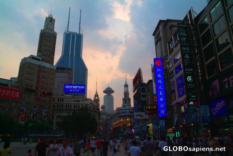 Postcard Shanghai (CN) - Nanjing Road - in the evening