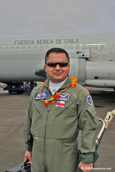Postcard El comandante del avion de la fuerza aérea chilena