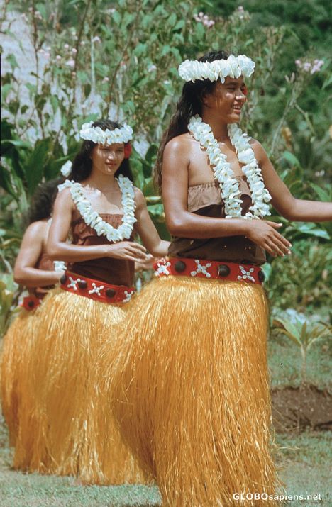 Postcard Polynesian dancers