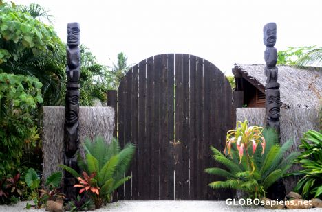 Postcard Rarotonga (CK) - gates to a village