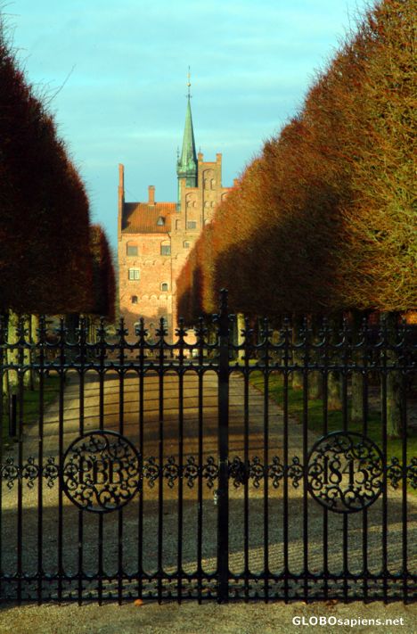 Postcard Egeskov Castle - the gate