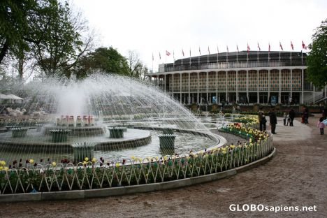 Postcard Tivoli; the main fountain and the exhibition hall
