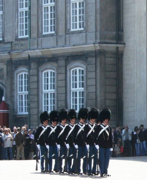 Postcard Amalienborg; Change of the guards