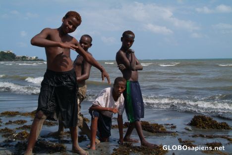 Postcard Djibouti City - Djiboutiens on the beach
