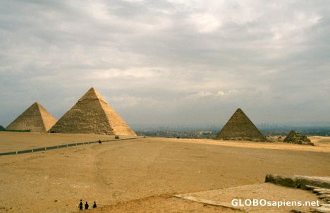 Postcard Giza - its most famous view