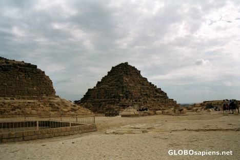 Postcard Giza - pyramids of the queens
