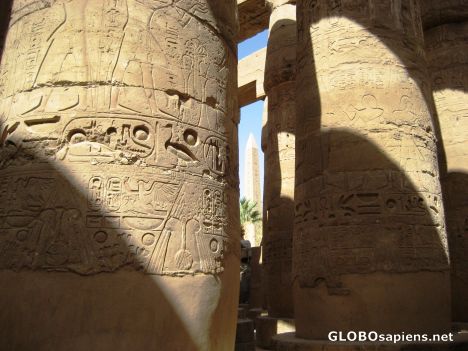 Postcard Karnak - Hapshetshuts Obelisk between the columns