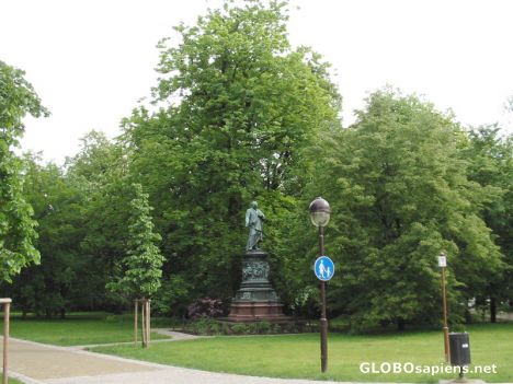 Postcard Ceske Budejovice - Lake Garden and Monument