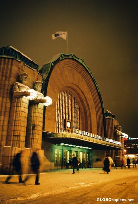Postcard Helsinki station by night...