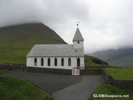 Viðareiði church