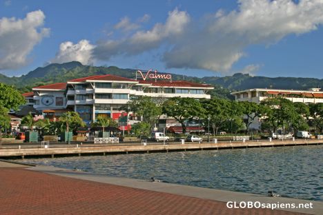Postcard Papeete: Waterfront promenade