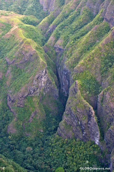 Postcard Tahiti: Flying over the Orofero Valley