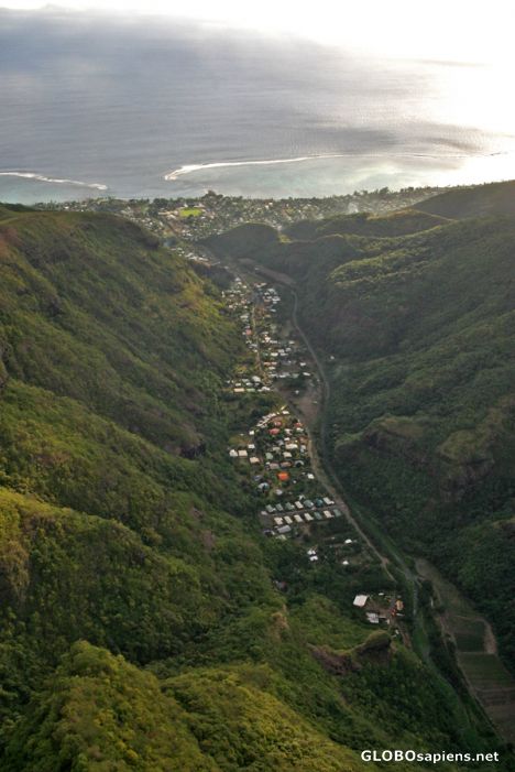Postcard Tahiti: Flying over the Orofero Valley