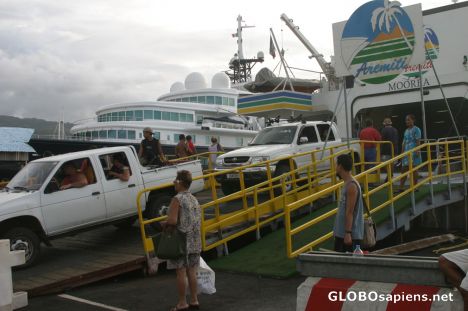 Postcard Papeete Harbor: Arrival of the Aremiti5 fast ferry