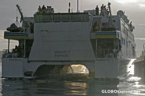 Postcard Papeete Harbor: Aremiti 5 is sailing for Moorea