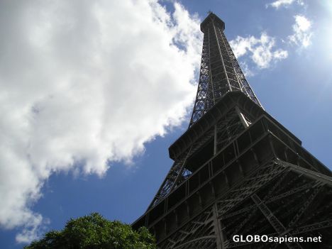 Postcard Standing below the Eiffel Tower