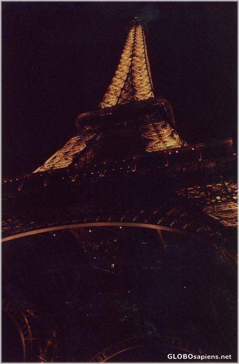 Postcard Le Tour de Eiffel a nuit