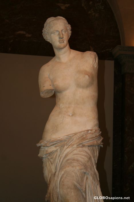 Postcard Venus de Milo on display at the Louvre