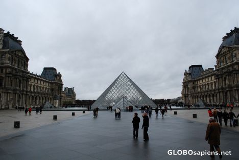 Postcard Pyramide de Louvre