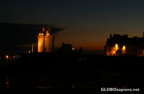 Postcard Saint-Malo - a tower of a castle by night